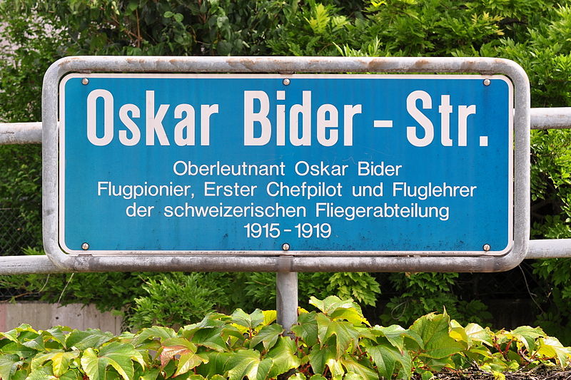 Bild: Das Strassenschild der Oskar Bider-Strasse (Roland ZH, wikimedia commons, CC BY-SA 3.0)