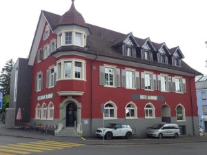 Hotel Bahnhof (jüngerer Teil) Bahnhofstrasse 64 Kulturobjekt 2, Baujahr 1922: Erst vor kurzem aufwändig saniert und erweitert.