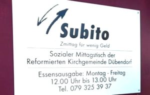 Foto: Tafel am Eingang zum Mittagstisch Subito (Grüne Stadt Dübendorf)