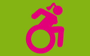 Piktogramm einer Rollstuhlfahrerin, welches an das Accessibility-Icon der Stadt New York angelehnt ist.