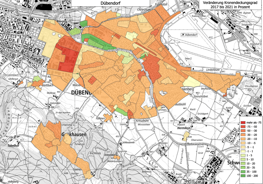 Karte: Veränderung des Kronendeckungsgrades in Dübendorf 2017-2021: Die roten und orangen Flächen weisen einen Rückgang aus. In den wenigen grünen Quartieren (Giessen, Zwicky Süd & Casinostrasse) hat der Kronendeckungsgrad zugenommen.