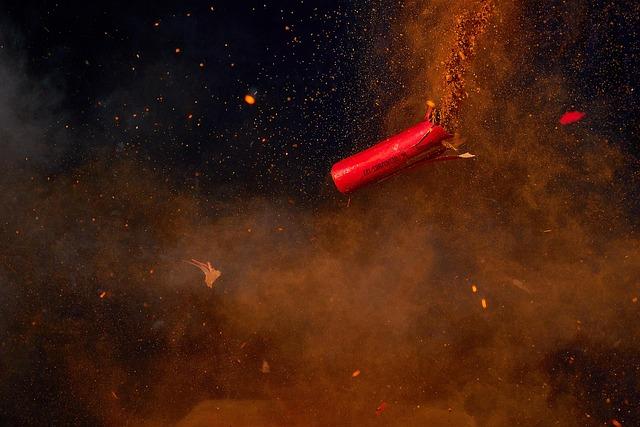 Ein explodierender Böller (Till_Frers_Photography, pixabay)